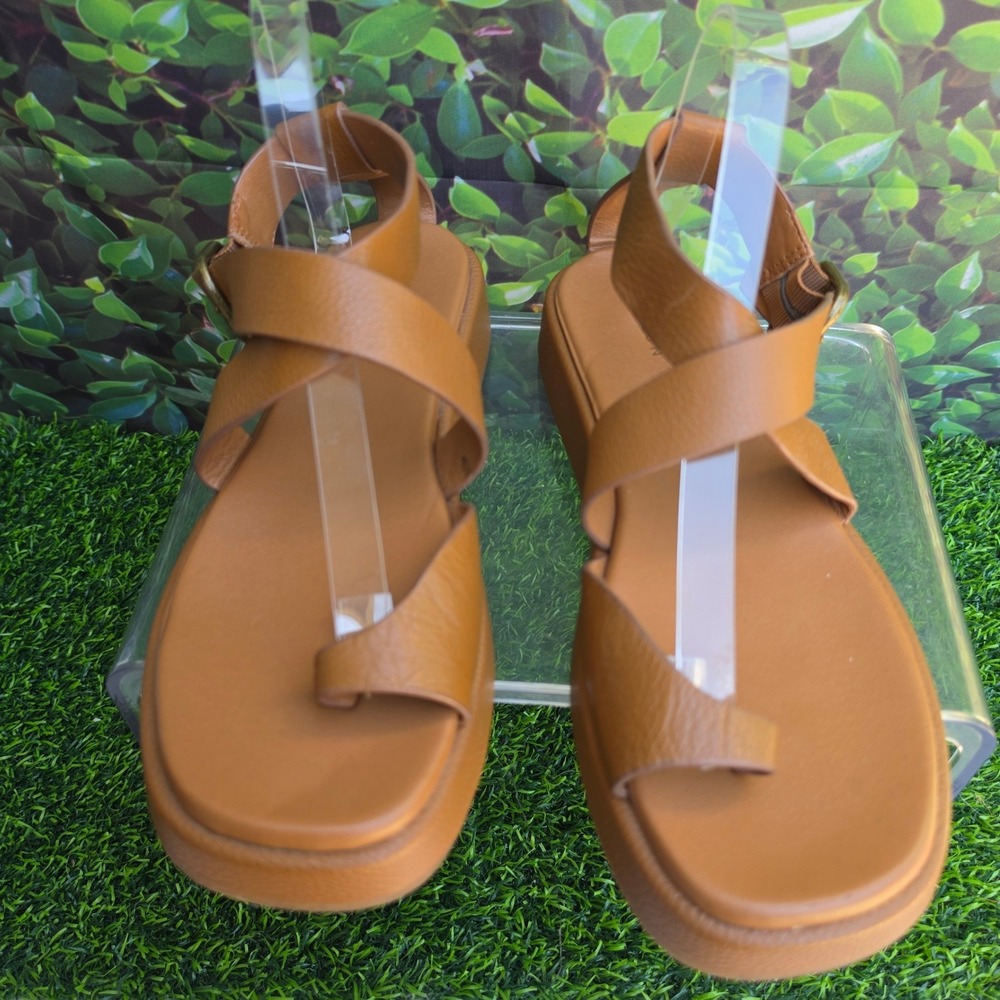 Caslon Womens Tan Brown Pebbled Leather Toe Loop Platform Sandals Size 10M
